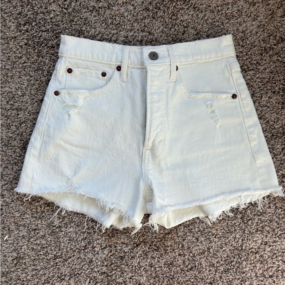 Abercrombie and Fitch The Mom Short High Rise size 24 in white